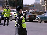 Сотрудники ДПС задержали жителя Чечни на 101-м километре автодороги "Крым" во время досмотра автомашины ВАЗ-21099, которой он управлял по рукописной доверенности