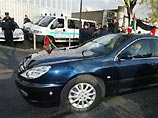 Автомобиль представительства палестинской автономии во Франции прибыл к зданию госпиталя в 12:35 по местному времени (14:35 по московскому) Автомобиль представительства палестинской автономии во Франции прибыл к зданию госпиталя в 12:35 по местному времени (14:35 по московскому)