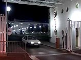 О смерти стало известно после посещения палаты лидера ПА палестинской делегации во главе с премьер-министром Ахмедом Куреи. Но только премьер-министр посетил реанимационную палату, в которой находится Ясир Арафат О смерти стало известно после посещения палаты лидера ПА палестинской делегации во главе с премьер-министром Ахмедом Куреи. Но только премьер-министр посетил реанимационную палату, в которой находится Ясир Арафат