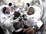 Для этого была использована 15-метровая "рука- манипулятор", с помощью которой астронавт Марша Айвинс аккуратно извлекла 15-тонный модуль