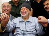Аль-Кудри (на фото- слева)  кажется весьма подозрительным отсутствие информации по поводу здоровья Арафата во время его пребывания в парижской больнице, то есть с 29 октября