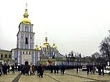 Около 2 тысяч человек сегодня принимают участие в проходящем в центре Киева митинге "Украина без Кучмы" Около 2 тысяч человек сегодня принимают участие в проходящем в центре Киева митинге "Украина без Кучмы"