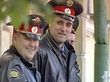 В Сочи милиция спасла и задержала вора, застрявшего на крыше магазина В Сочи милиция спасла и задержала вора, застрявшего на крыше магазина