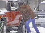 По его словам, в ближайшие дни сильные снегопады в Москве продолжатся: в субботу в течение дня в городе может выпасть от 10 до 15 см снега, в воскресенье - еще примерно 5-7 см По его словам, в ближайшие дни сильные снегопады в Москве продолжатся: в субботу в течение дня в городе может выпасть от 10 до 15 см снега, в воскресенье - еще примерно 5-7 см