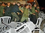 Палестинские силы безопасности в секторе Газы арестовали нескольких человек, подозреваемых в участии в вооруженном инциденте, произошедшем 14 ноября во время посещения Махмудом Аббасом и Мохаммедом Дахланом шатра поминовения памяти Арафата