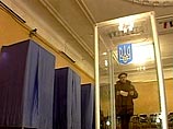 специалисты служб СОЦИС и "Социальный мониторинг", опрашивающие избирателей на выходе с участков, приводят данные на 12 часов местного времени, согласно которым за Януковича проголосовало 53% избирателей, за его соперника, лидера оппозиции Виктора Ющенко