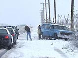 60-сантиметровый слой снега в воскресенье засыпал дороги в Южно-Калифорнийских горах. Из-за сильного снегопада были закрыты несколько шоссе