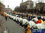 Палаточный городок продолжает расти в сторону Бессарабской площади: к утру их стало 250 штук