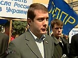 С предложением включить в сегодняшнюю повестку рассмотрение такого документа выступил представитель фракции ЛДПР Алексей Островский С предложением включить в сегодняшнюю повестку рассмотрение такого документа выступил представитель фракции ЛДПР Алексей Островский