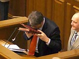 Верховная Рада Украины обсуждает ситуацию в стране. Перед зданием - десятки тысяч сторонников Ющенко Верховная Рада Украины обсуждает ситуацию в стране. Перед зданием - десятки тысяч сторонников Ющенко