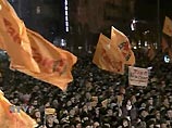 Ранее горсоветы Львова, Ивано-Франковска и Винницы, а также Ивано-Франковский областной совет заявили, что считают "законно избранным президентом Украины" лидера оппозиции Виктора Ющенко Ранее горсоветы Львова, Ивано-Франковска и Винницы, а также Ивано-Франковский областной совет заявили, что считают "законно избранным президентом Украины" лидера оппозиции Виктора Ющенко