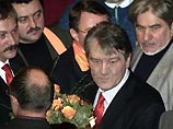 Виктор Ющенко беспрепятственно прошел первый заслон оцепления возле здания администрации президента Украины