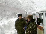 В Северной Осетии под лавиной погиб пограничник, семеро военных найдены живыми В Северной Осетии под лавиной погиб пограничник, семеро военных найдены живыми
