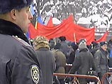 Симоненко напомнил, что коммунисты не поддерживают ни одного из кандидатов, "которые олицетворяют и продолжают политику нынешнего режима"