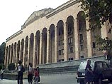 Грузинские парламентарии вошли в зал заседаний с оранжевыми платками в знак поддержки Ющенко Грузинские парламентарии вошли в зал заседаний с оранжевыми платками в знак поддержки Ющенко