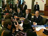 После состоявшегося в четверг в Гааге саммита Владимир Путин - без тени улыбки - выразил удовлетворение по поводу "транспарентного" характера президентских выборов на Украине После состоявшегося в четверг в Гааге саммита Владимир Путин - без тени улыбки - выразил удовлетворение по поводу "транспарентного" характера президентских выборов на Украине