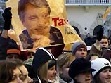 Милиция с народом: 70 автомобилей Львовской ГАИ проехали по городу с оранжевыми лентами Милиция с народом: 70 автомобилей Львовской ГАИ проехали по городу с оранжевыми лентами