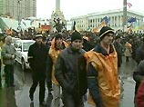 Оппозиция формирует колонны для похода к Верховной Раде Оппозиция формирует колонны для похода к Верховной Раде