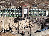 Под завалами в китайской угольной шахте остаются 166 человек. Об этом сообщает РИА "Новости" со ссылкой на агентство Синьхуа