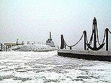 Сегодня ровно полгода исполнилось трагедии в Баренцевом море. В поселке Видяево вспоминали погибших подводников атомохода "Курск"