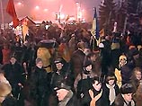 Участники акций оппозиции в Киеве не будут препятствовать в понедельник работникам кабинета министров добраться до своего рабочего места, однако намерены продолжить блокировать администрацию президента до принятия решения по новому состава Центризбиркома Участники акций оппозиции в Киеве не будут препятствовать в понедельник работникам кабинета министров добраться до своего рабочего места, однако намерены продолжить блокировать администрацию президента до принятия решения по новому состава Центризбиркома