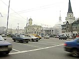 В Москве на Комсомольской площади у дома N5 загорелся троллейбус. Сигнал о возгорании поступил на пульт дежурного "01" в 10:20