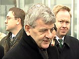 Из аэропорта глава германского МИДа направился в Госдуму РФ, где намечена его встреча со спикером Геннадием Селезневым. Затем он проведет переговоры с российским коллегой Игорем Ивановым Из аэропорта глава германского МИДа направился в Госдуму РФ, где намечена его встреча со спикером Геннадием Селезневым. Затем он проведет переговоры с российским коллегой Игорем Ивановым