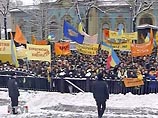 Украинская оппозиция возобновила блокаду здания правительства