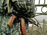 18-летний солдат был вооружен автоматом Калашникова с двумя магазинами. На автодороге дезертир ранил местного жителя и завладел его автомашиной ВАЗ-2107 18-летний солдат был вооружен автоматом Калашникова с двумя магазинами. На автодороге дезертир ранил местного жителя и завладел его автомашиной ВАЗ-2107