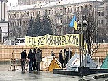Суд обязал организаторов акции "Украина без Кучмы" убрать палатки с Крещатика