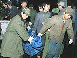 В Китае родственники шахтеров, которые 28 ноября были заживо завалены на шахте Чэньцзяшань, ворвались в здание районной администрации и избили нескольких чиновников