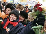 Сторонники Ющенко в Киеве скандируют "Победа!". Донецк запасается крупами, сахаром, солью Сторонники Ющенко в Киеве скандируют "Победа!". Донецк запасается крупами, сахаром, солью
