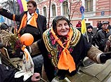 "Оранжевые" продолжают пикетировать административные здания в Киеве