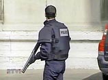 Французский военнослужащий, который забаррикадировался в помещении склада боеприпасов в городке Коннантрэ-Ворфруа на северо-востоке страны, угрожая взорвать его, протестует против своего предстоящего увольнения в запас