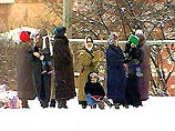 Женщины представились гадалками и заявили, что без их помощи хозяйка дома погибнет. Женщины представились гадалками и заявили, что без их помощи хозяйка дома погибнет.