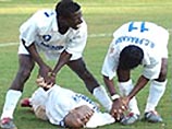 Бразильский нападающий Криштиану де Лима-младший в воскресенье скончался во время футбольного матча в индийском Бангалоре. Забив свой второй гол в этой игре на 78-й минуте матча, легионер потерял сознание