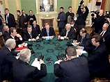 Третий "круглый стол" по урегулированию кризиса на Украине перенесен на вечер - ждут Солану Третий "круглый стол" по урегулированию кризиса на Украине перенесен на вечер - ждут Солану