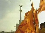 В центре Киева группа фермеров приковала себя цепями к дверям здания министерства агрополитики В центре Киева группа фермеров приковала себя цепями к дверям здания министерства агрополитики
