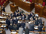 В зале заседаний Рады зарегистрировались 379 народных депутатов