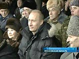 Владимир Путин прибыл на Алабинский полигон Таманской дивизии, где проходит театрализованное представление, посвященное 63-й годовщине разгрома немецко-фашистских войск под Москвой