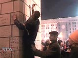 "Оранжевое" письмо Путину российское посольство в Киеве не приняло "Оранжевое" письмо Путину российское посольство в Киеве не приняло