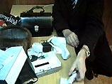 Шпионскую аппаратуру, завезенную в Россию контрабандным путем, он оценил в 4 тысячи долларов США. Шпионскую аппаратуру, завезенную в Россию контрабандным путем, он оценил в 4 тысячи долларов США.