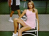 Мария Шарапова признана главной модницей 2004 года Мария Шарапова признана главной модницей 2004 года