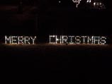 Мэр Денвера в знак большего уважения к неверующим, иудеям и мусульманам решил рождественское пожелание "Merry Christmas", обычно украшавшее здание городской администрации, заменить на "Happy Holidays". Активисты из христиан тут же засыпали его письмами пр