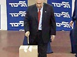 Центральный комитет "Ликуда" по итогам голосования, завершившегося ночью, санкционировал переговоры о формировании нового кабинета, который, как надеется Шарон, будет способен реализовать программу размежевания с палестинцами