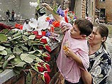 С момента штурма захваченной террористами школы номер 1 в Беслане прошло 100 дней. Жители города до сих пор не получили ответов на главные вопросы, поставленные ими сразу после развязки кровавой драмы С момента штурма захваченной террористами школы номер 1 в Беслане прошло 100 дней. Жители города до сих пор не получили ответов на главные вопросы, поставленные ими сразу после развязки кровавой драмы