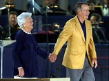 Ранее в этом году родители нынешнего президента устроили празднование по случаю 80-летия Джорджа Буша-старшего. Было объявлено, что приглашено "более 5000 самых близких друзей".