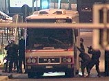 Преступники, захватившие в среду утром пассажирский автобус в Греции, в ночь на четверг сдались властям
