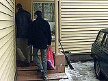 Следователи Генпрокуратуры изъяли уже столько бумаг, что трудно представить, "сколько времени и какое количество людей потребуется прокуратуре, чтобы исследовать все эти документы" Следователи Генпрокуратуры изъяли уже столько бумаг, что трудно представить, "сколько времени и какое количество людей потребуется прокуратуре, чтобы исследовать все эти документы"