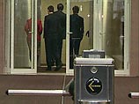 Обыски были проведены в финансовом, юридическом, а также в кадровом департаменте ЮКОСа Обыски были проведены в финансовом, юридическом, а также в кадровом департаменте ЮКОСа